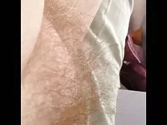 Дружин, м'які круглі волохаті кицьки курган, живота, ніг