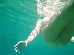 Голі ню milf FUL під воду з волосатая киска