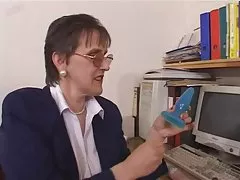 Великі сиськи волохата зріла вчитель мастурбація pt1