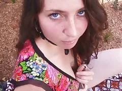 Волохаті брюнеток evette бути голою в саду