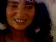 Великий tiited звір jodiza смокче і скаче