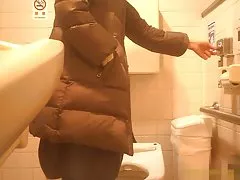 Громадський туалет літні мама