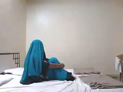 Індійська пара першу ніч після вступу в шлюб