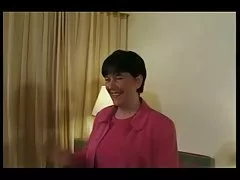 Чоловік сюрпризи волохаті brit дружина з 3 кранів