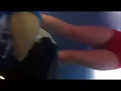 Сором'язливий підліток з повною Буша і великі сиськи після плавання