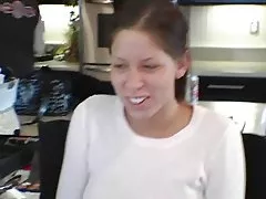 Неохайний ціпонька отримує одну велику між її ніг