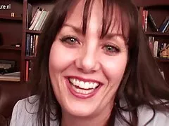 Аматорські американський реальна мати перед комп'ютером