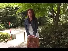 39-yr старі Юміко Такагі за межами приєднаний