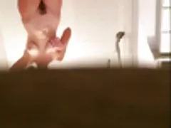 Повільний рух волохаті кущі дружини вихід з душем