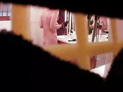 Прихована камера - зрілі 55 yo піймав у ванній кімнаті