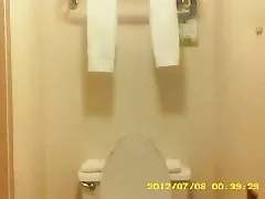 Волохаті дружина у ванній кімнаті на Прихована камера